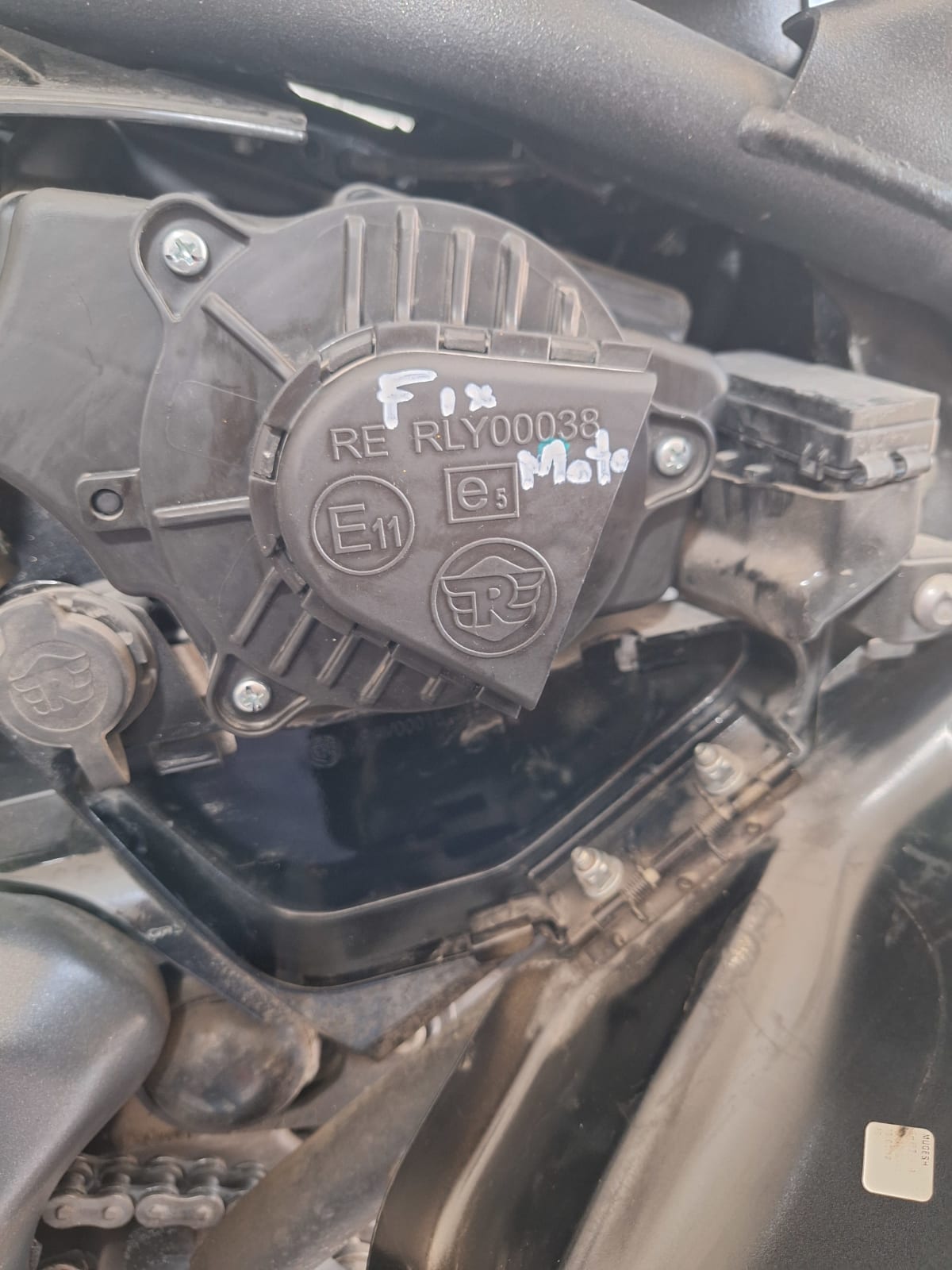 Royal Enfield Super Meteor 650 en el taller Fix Moto